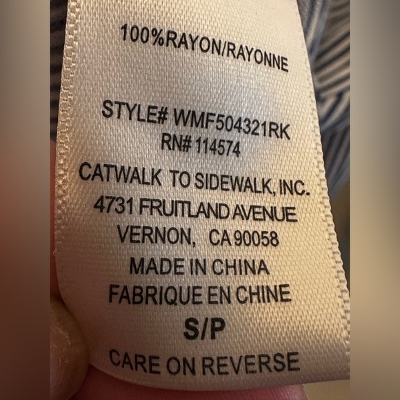 RO & DE Small Blue White Striped Railroad Hi Lo Shark Bite Hem Button Up Blouse - Picture 4 of 10